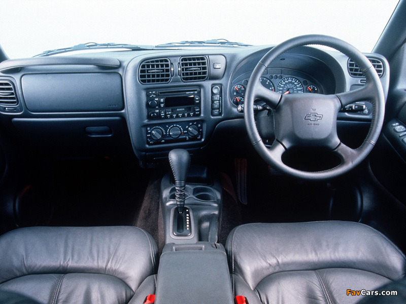 Photos of Chevrolet Blazer UK-spec 1997–2005 (800 x 600)