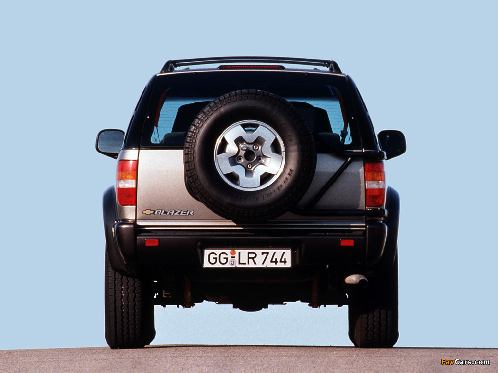Photos of Chevrolet Blazer ZR2 EU-spec 1997–2005 (1024 x 768)