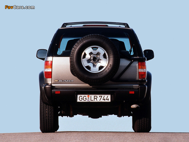 Photos of Chevrolet Blazer ZR2 EU-spec 1997–2005 (640 x 480)