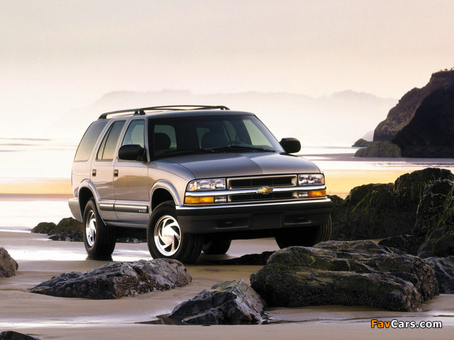 Photos of Chevrolet Blazer 1997–2005 (640 x 480)