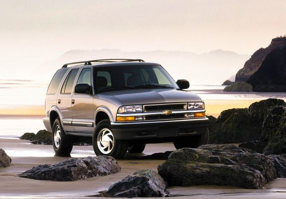 Photos of Chevrolet Blazer 1997–2005