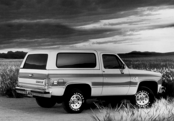 Pictures of Chevrolet Blazer 1985–88