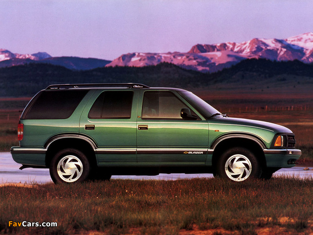 Pictures of Chevrolet Blazer 1995–97 (640 x 480)