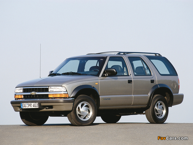 Pictures of Chevrolet Blazer EU-spec 1997–2005 (640 x 480)