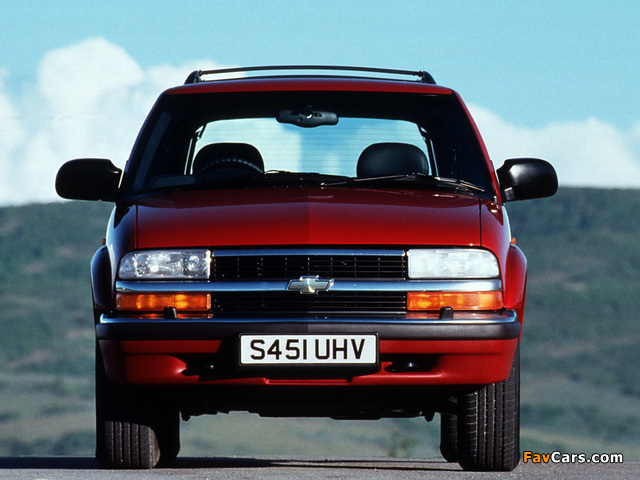 Pictures of Chevrolet Blazer UK-spec 1997–2005 (640 x 480)