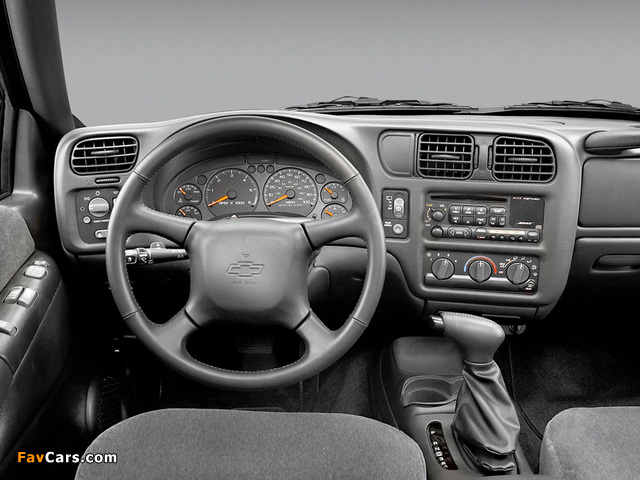 Pictures of Chevrolet Blazer Xtreme 2001–05 (640 x 480)