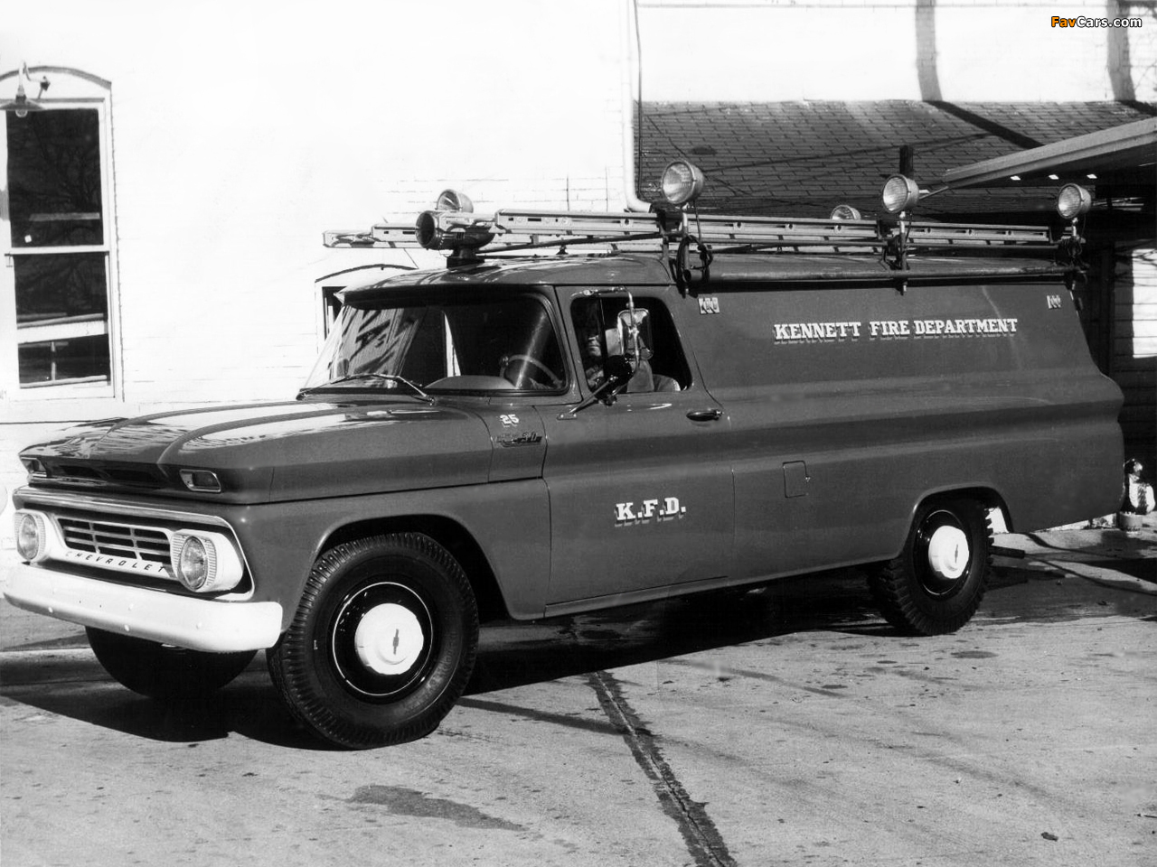 Chevrolet C30 Panel Firetruck (C3605) 1962 pictures (1280 x 960)