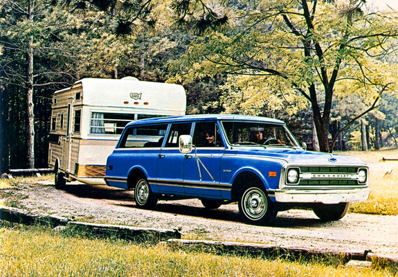 Photos of Chevrolet C10 Suburban 1967–72
