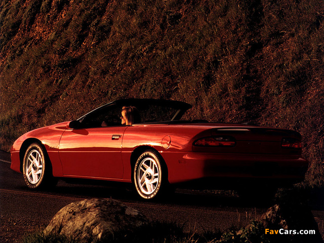 Chevrolet Camaro Z28 Convertible 1993–97 wallpapers (640 x 480)