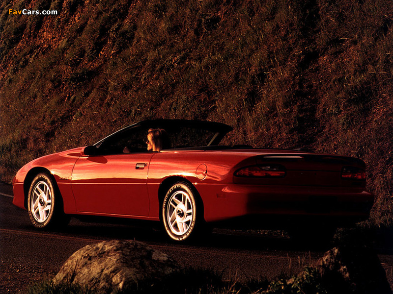 Chevrolet Camaro Z28 Convertible 1993–97 wallpapers (800 x 600)