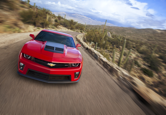 Chevrolet Camaro ZL1 2012–13 pictures