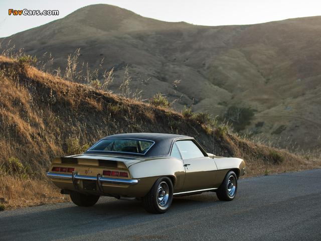 Images of Chevrolet Camaro Z/28 with Vinyl Roof Cover (12437) 1969 (640 x 480)