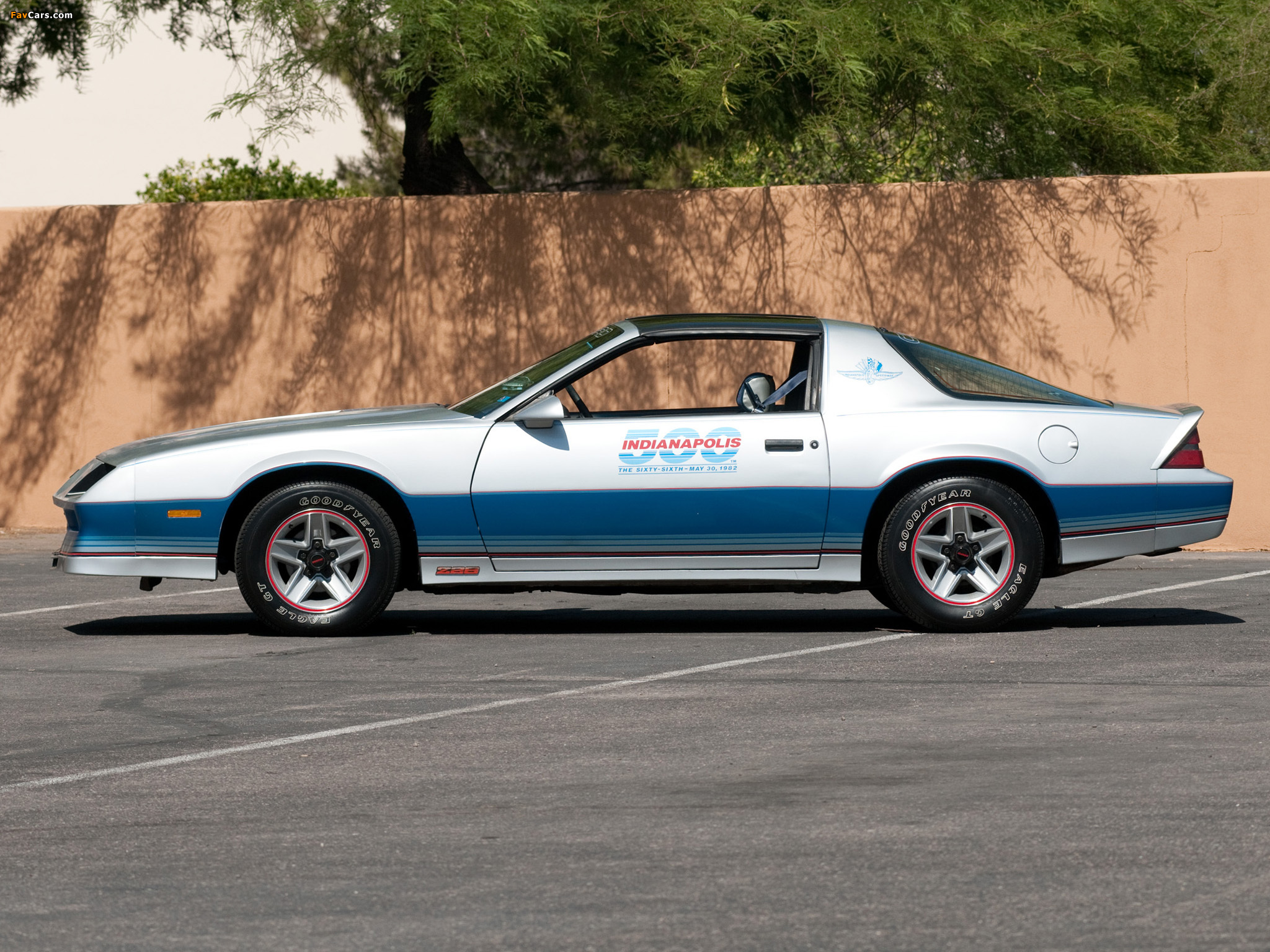 Images of Chevrolet Camaro Z28 Indy 500 Pace Car 1982 (2048 x 1536)
