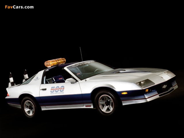 Images of Chevrolet Camaro Z28 Indy 500 Pace Car 1982 (640 x 480)