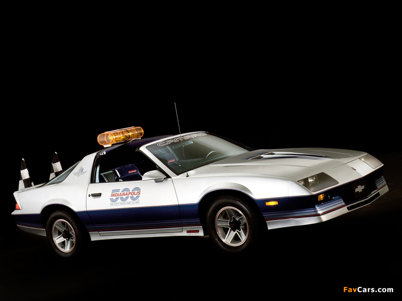 Images of Chevrolet Camaro Z28 Indy 500 Pace Car 1982 (800 x 600)