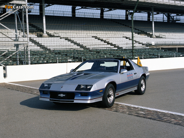 Images of Chevrolet Camaro Z28 Indy 500 Pace Car 1982 (640 x 480)