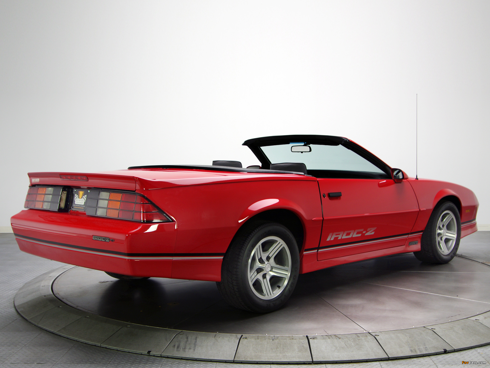 Images of Chevrolet Camaro Z28 IROC-Z Convertible 1987–90 (2048 x 1536)