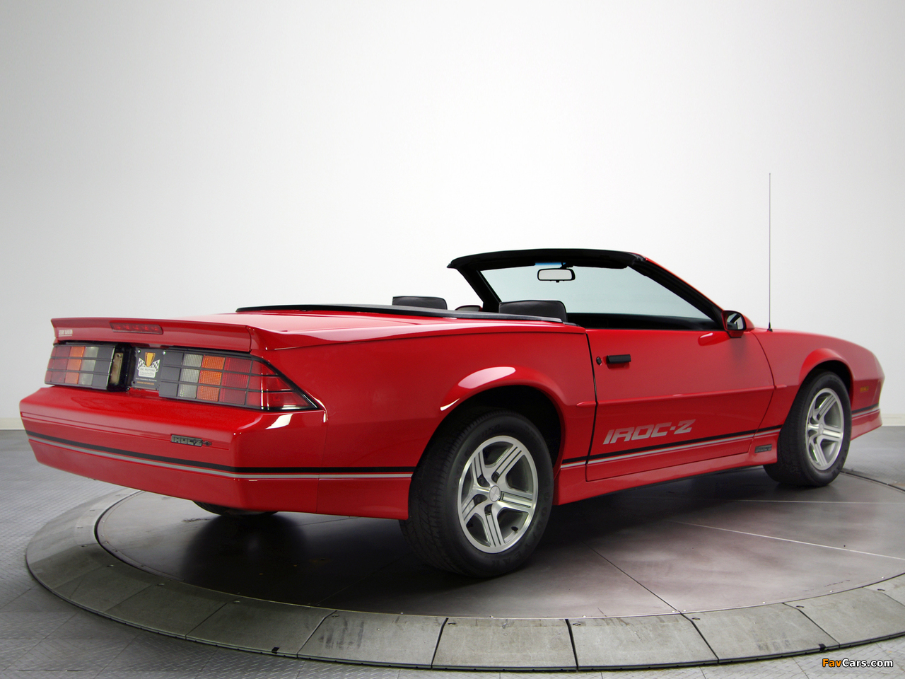 Images of Chevrolet Camaro Z28 IROC-Z Convertible 1987–90 (1280 x 960)