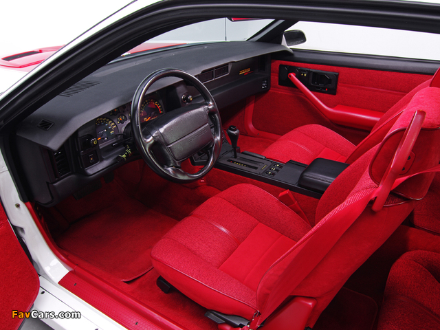 Images of Chevrolet Camaro Z28 25th Anniversary Heritage Edition 1992 (640 x 480)