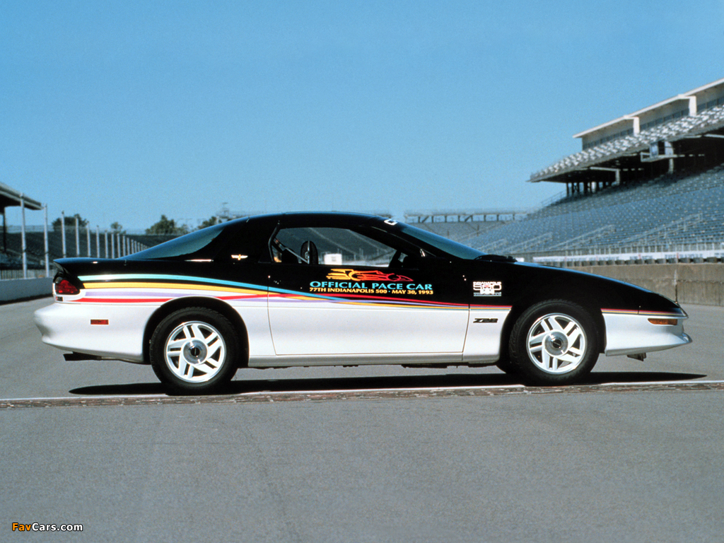 Images of Chevrolet Camaro Z28 Indy 500 Pace Car 1993 (1024 x 768)