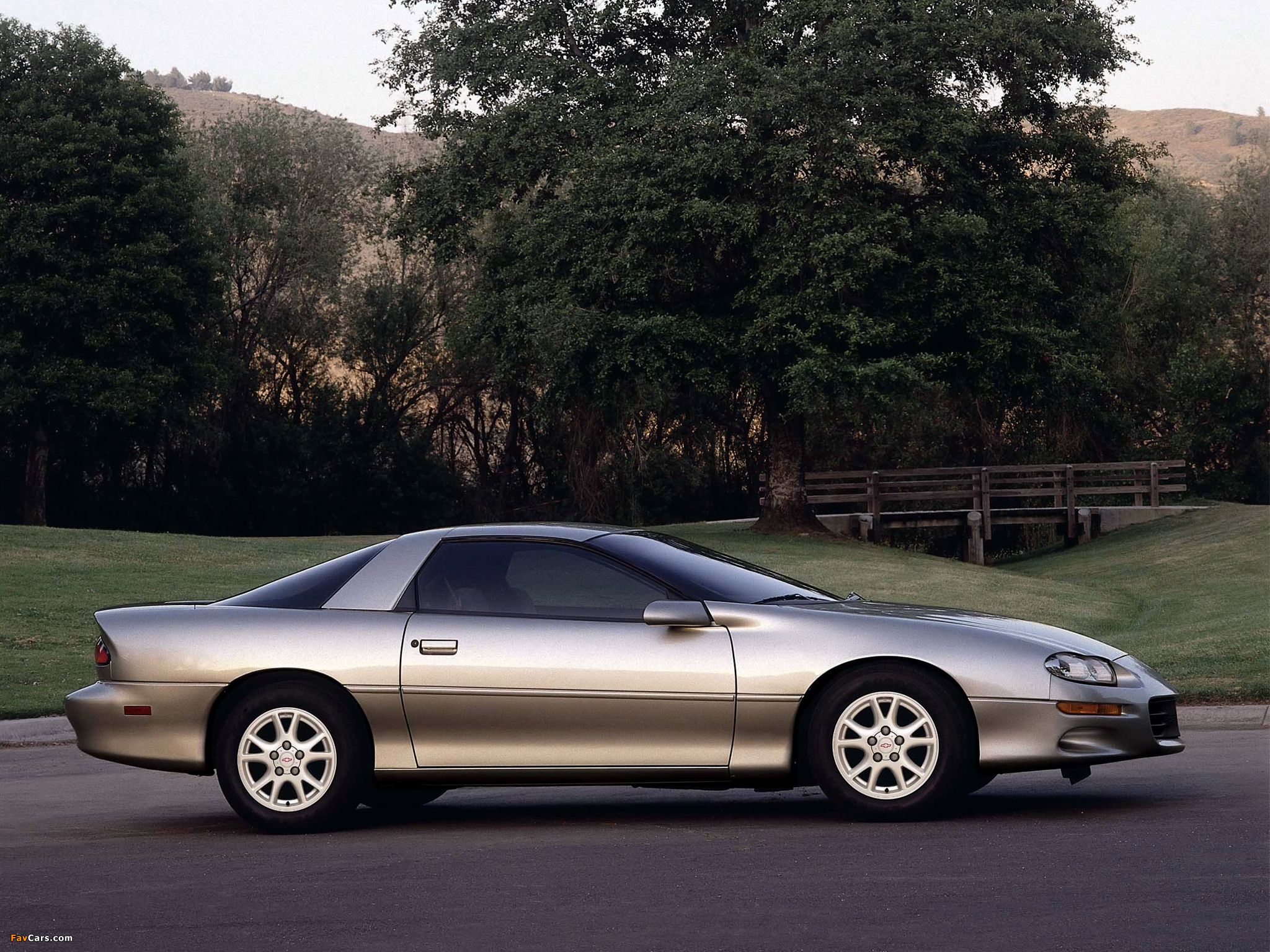 Images of Chevrolet Camaro 1998–2002 (2048 x 1536)