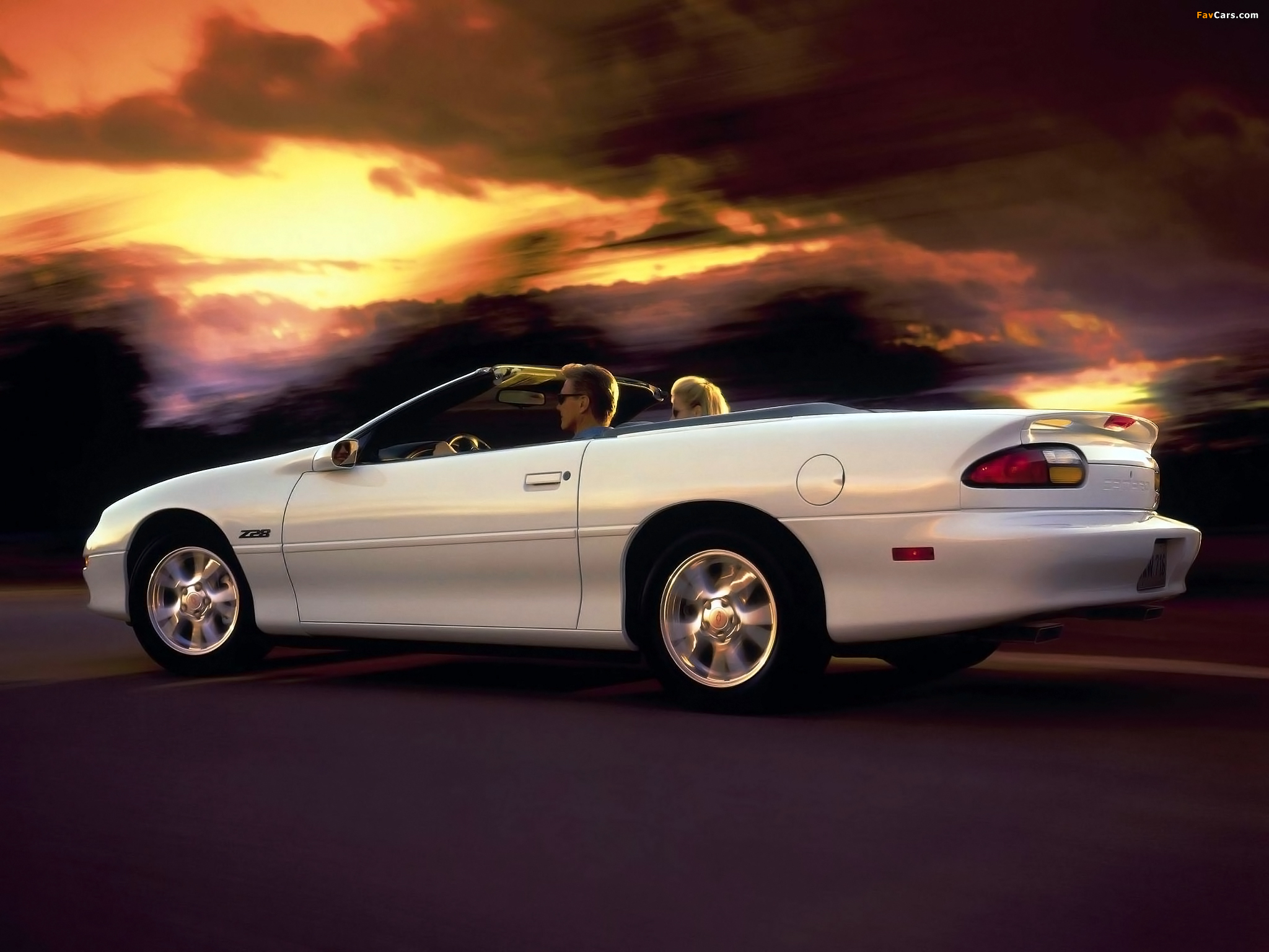 Images of Chevrolet Camaro Z28 Convertible 1999–2002 (2048 x 1536)