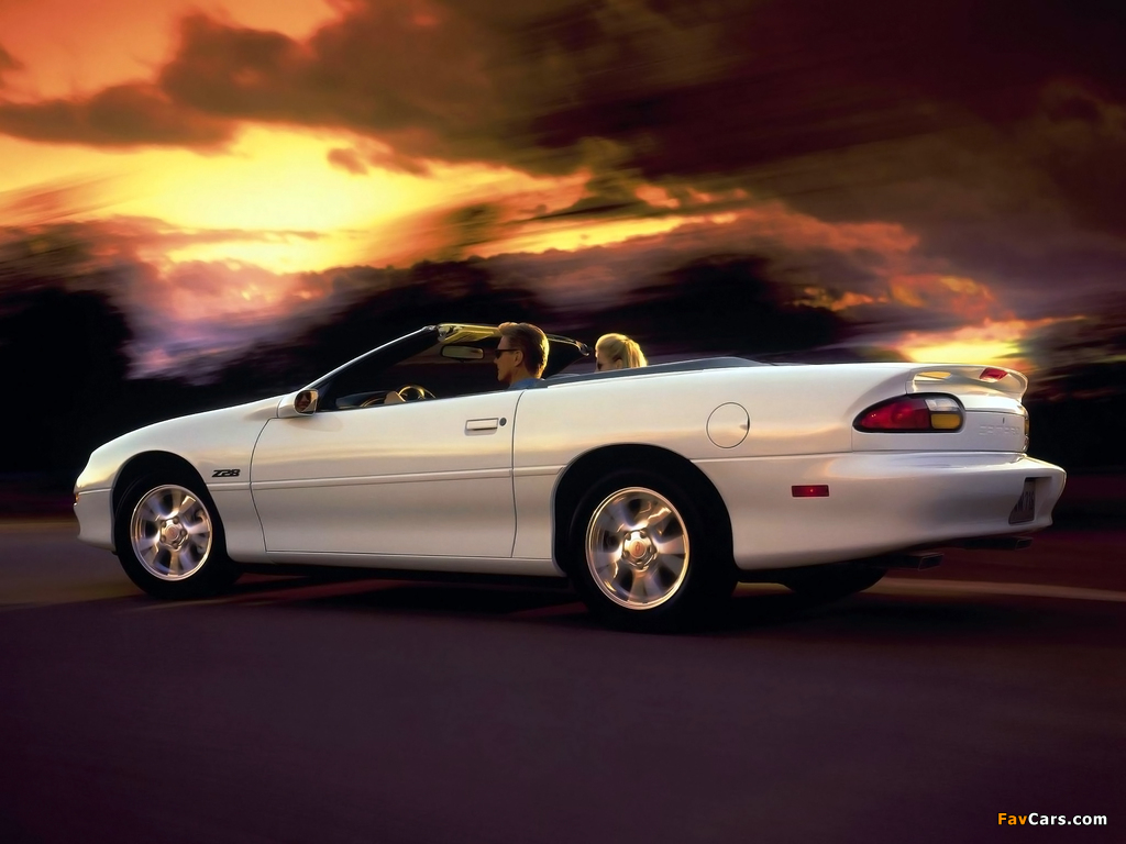 Images of Chevrolet Camaro Z28 Convertible 1999–2002 (1024 x 768)