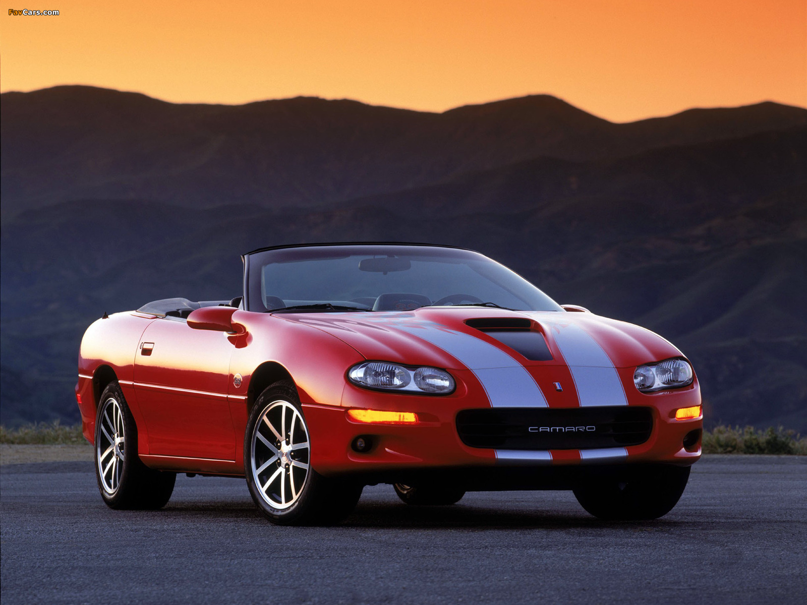 Images of Chevrolet Camaro SS Convertible 35th Anniversary 2002 (1600 x 1200)