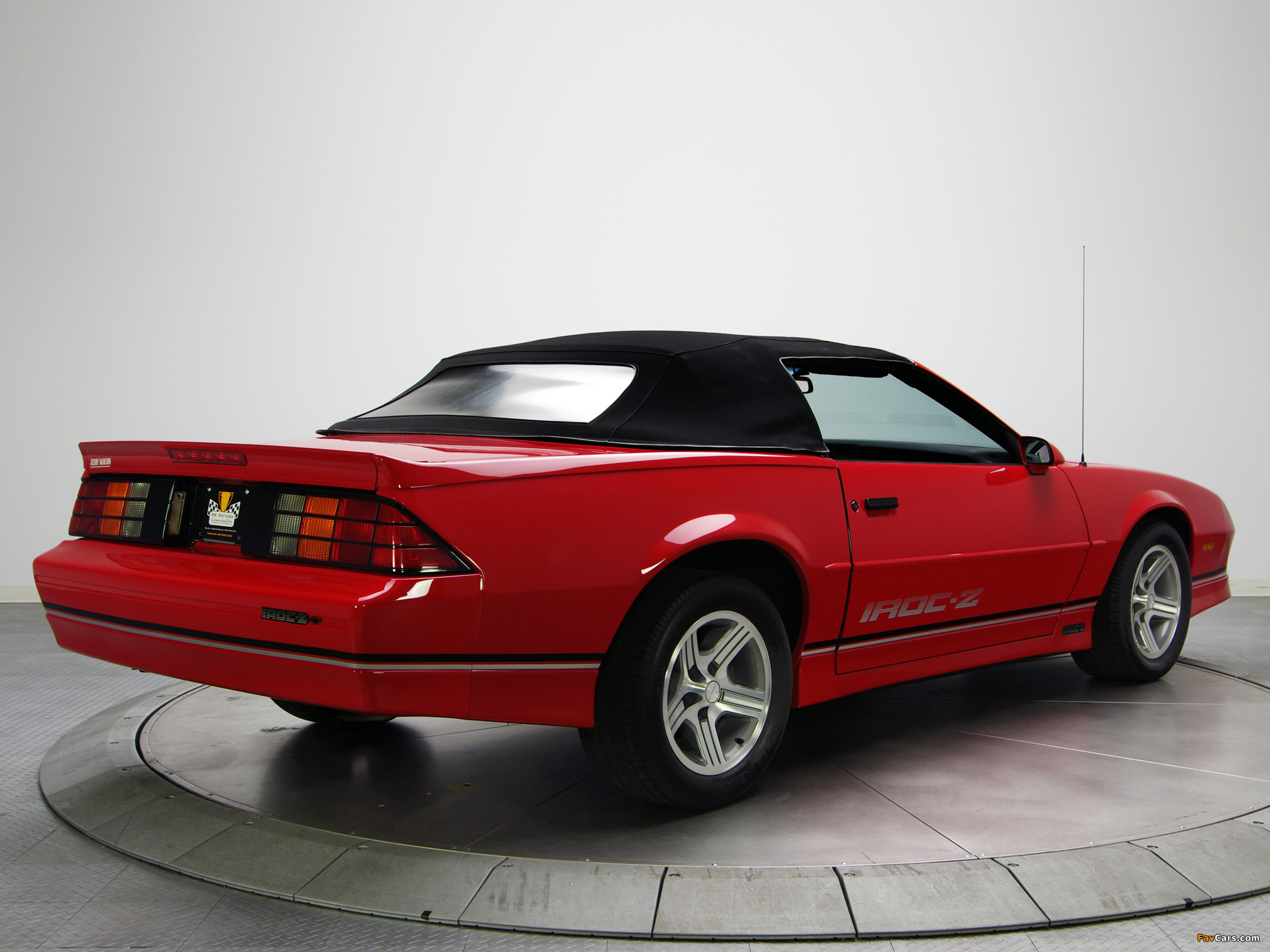 Photos of Chevrolet Camaro Z28 IROC-Z Convertible 1987–90 (2048 x 1536)