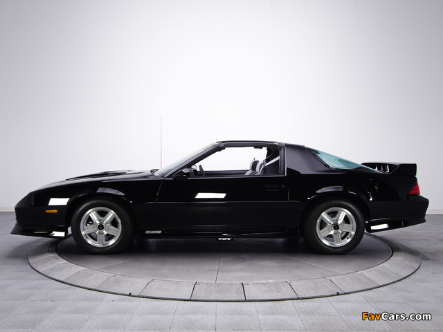 Photos of Chevrolet Camaro Z28 T-Top 1991–92 (640 x 480)