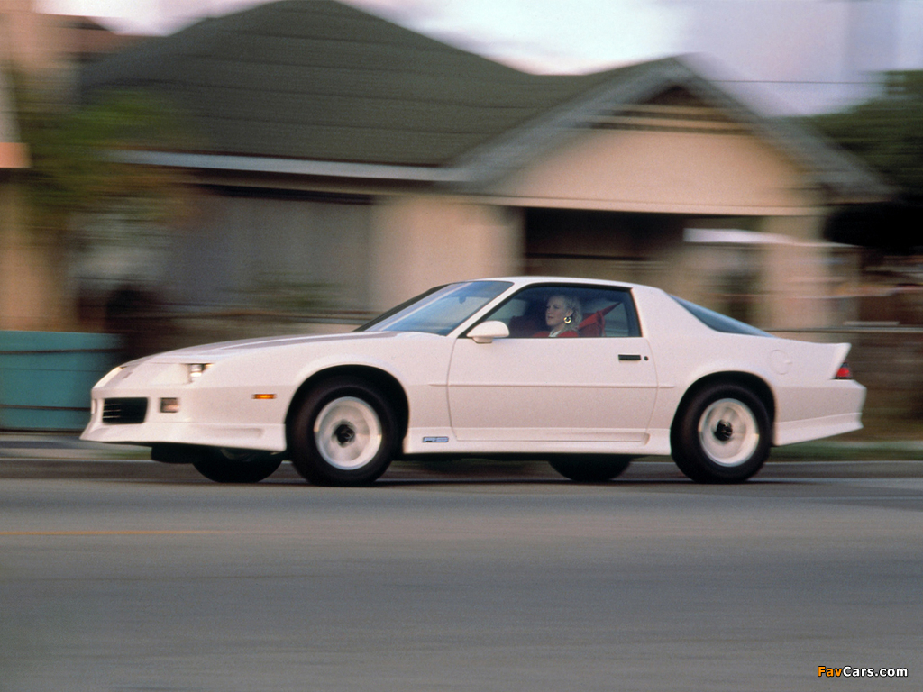 Photos of Chevrolet Camaro RS 1991–92 (1024 x 768)