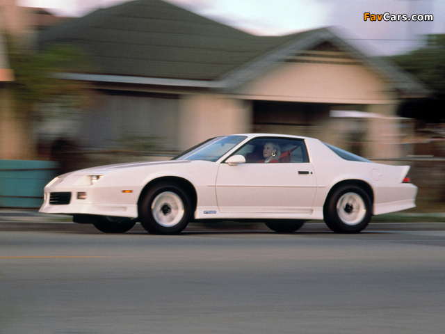 Photos of Chevrolet Camaro RS 1991–92 (640 x 480)