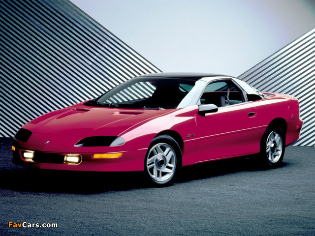 Photos of Chevrolet Camaro Z28 1993–97 (640 x 480)