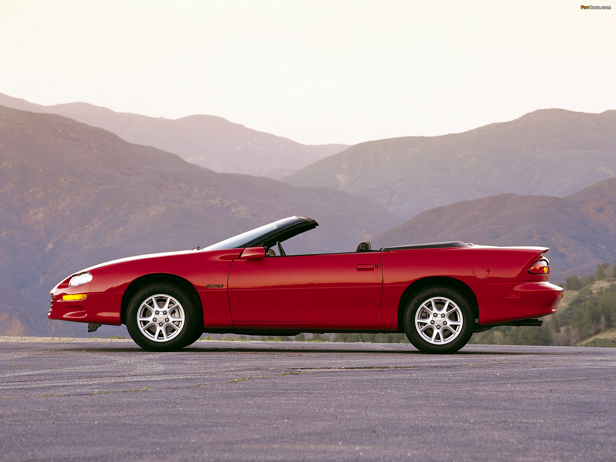 Photos of Chevrolet Camaro Z28 Convertible 1999–2002 (2048 x 1536)