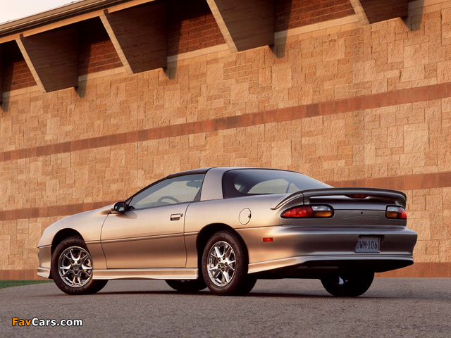 Photos of Chevrolet Camaro Sport Appearance Package 2002 (640 x 480)
