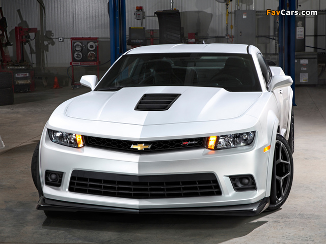 Photos of Chevrolet Camaro Z/28 2013 (640 x 480)