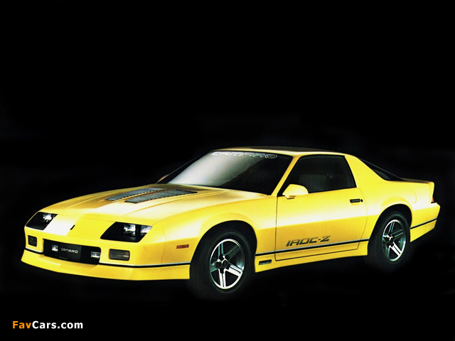 Pictures of Chevrolet Camaro Z28 IROC-Z 1985–90 (640 x 480)