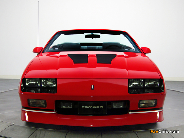 Pictures of Chevrolet Camaro Z28 IROC-Z Convertible 1987–90 (640 x 480)