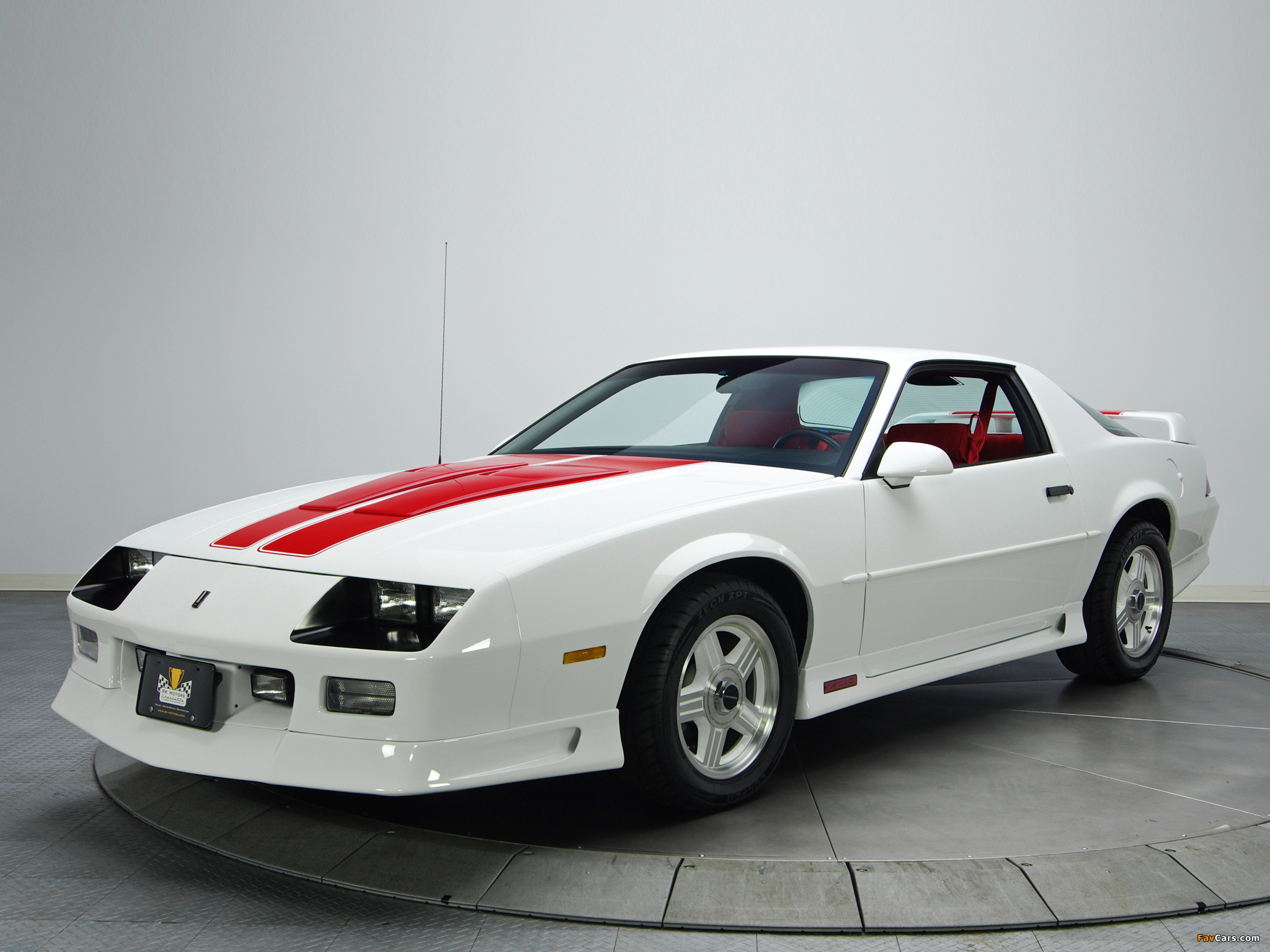 Pictures of Chevrolet Camaro Z28 25th Anniversary Heritage Edition 1992 (2048 x 1536)