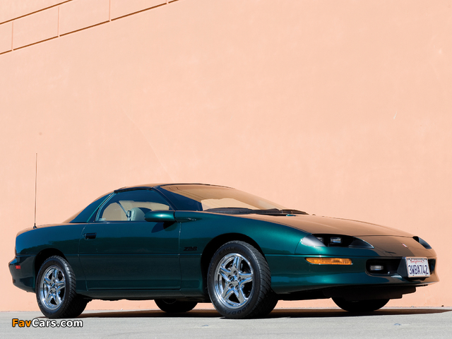 Pictures of Chevrolet Camaro Z28 1993–97 (640 x 480)