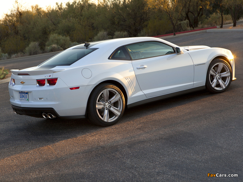 Pictures of Chevrolet Camaro ZL1 2012 (800 x 600)