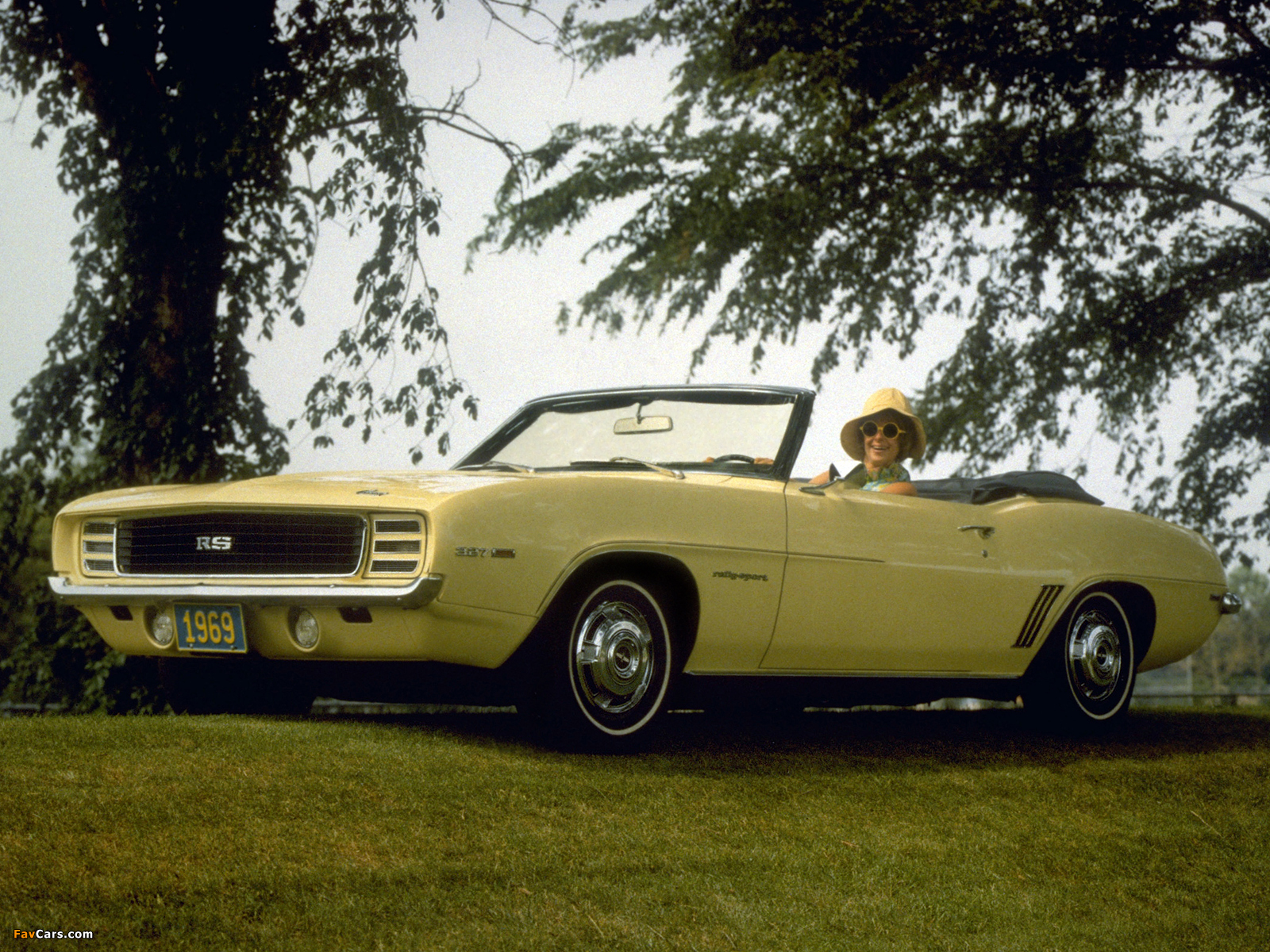 Chevrolet Camaro RS 327 Convertible 1969 wallpapers (1600 x 1200)