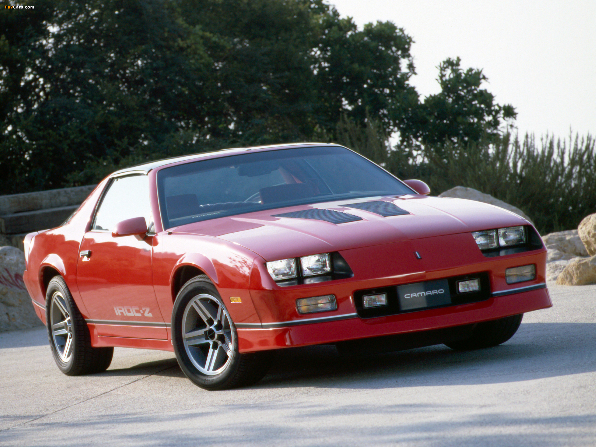 Chevrolet Camaro Z28 IROC-Z T-Top 1985–90 wallpapers (2048 x 1536)