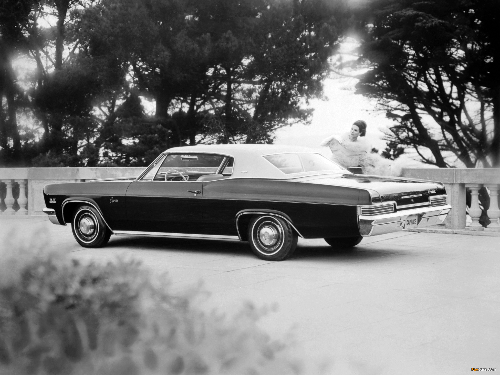 Chevrolet Caprice Custom Coupe (16647) 1966 photos (2048 x 1536)