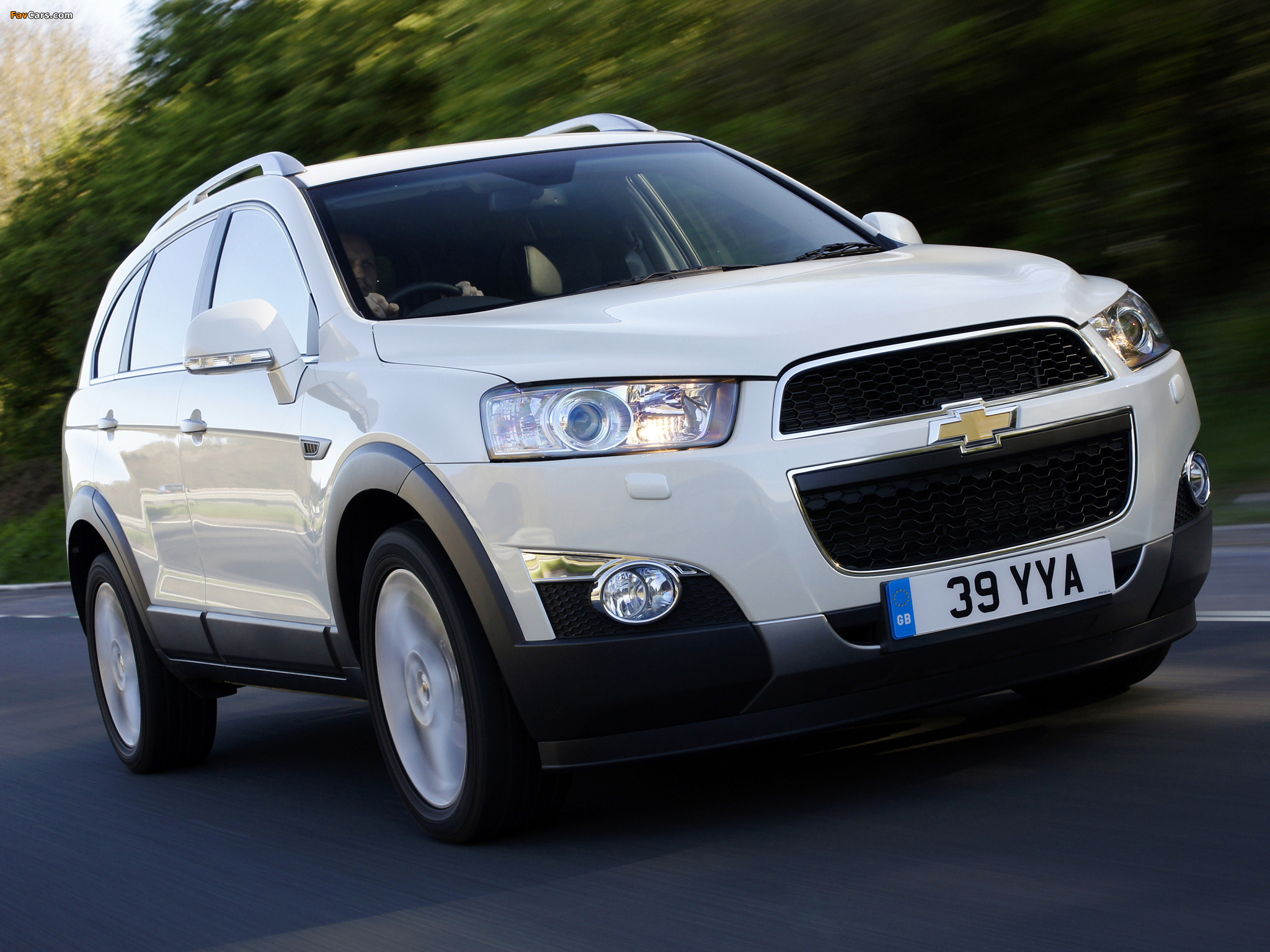 Chevrolet Captiva UK-spec 2011 images (2048 x 1536)