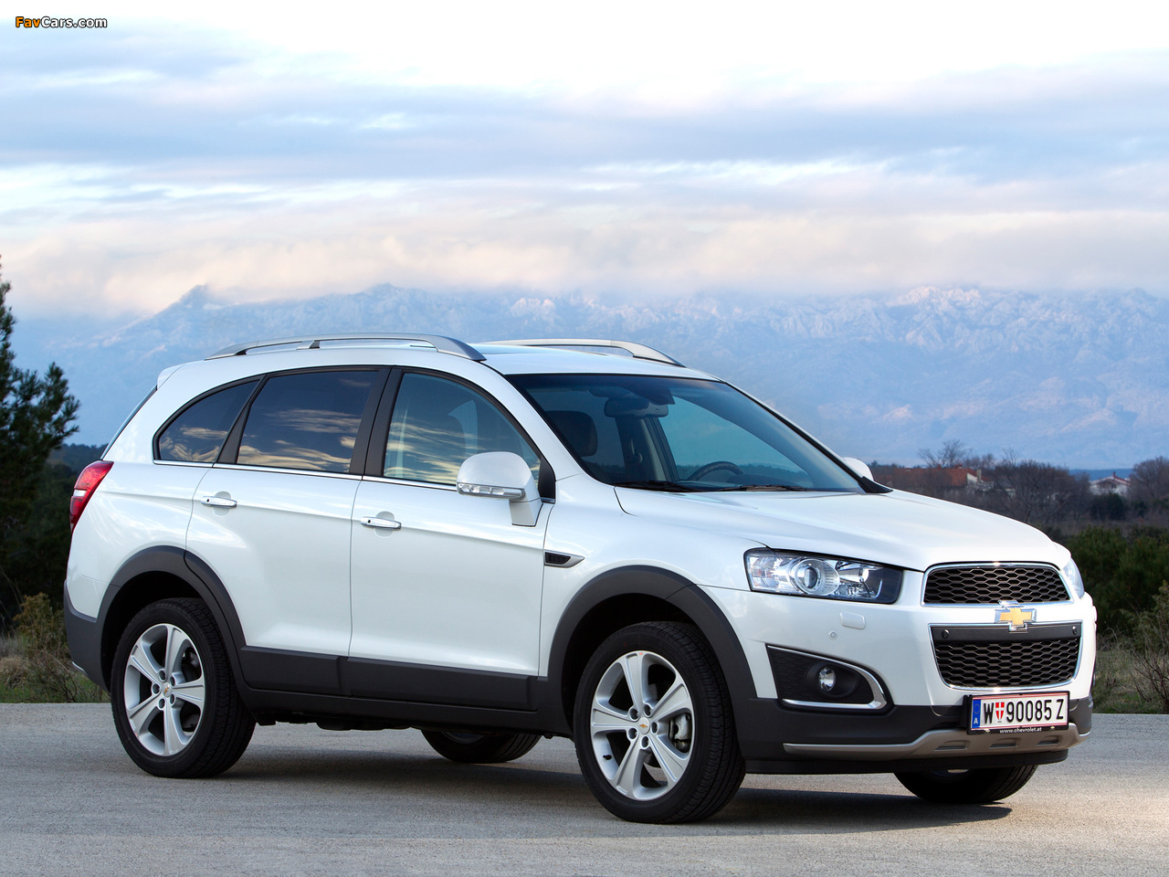 Chevrolet Captiva 2013 wallpapers (1280 x 960)