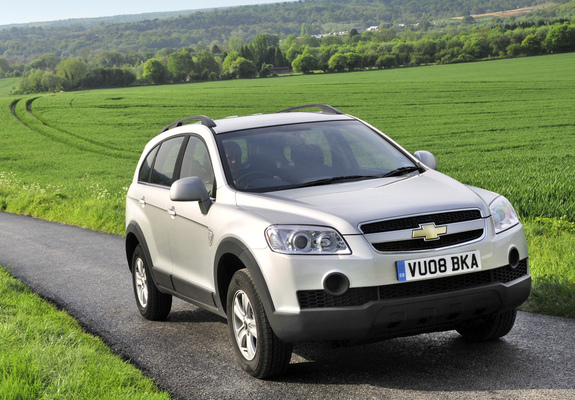 Images of Chevrolet Captiva UK-spec 2006–11