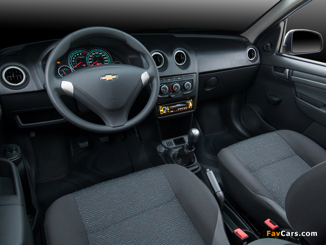 Chevrolet Celta 5-door 2013 images (640 x 480)