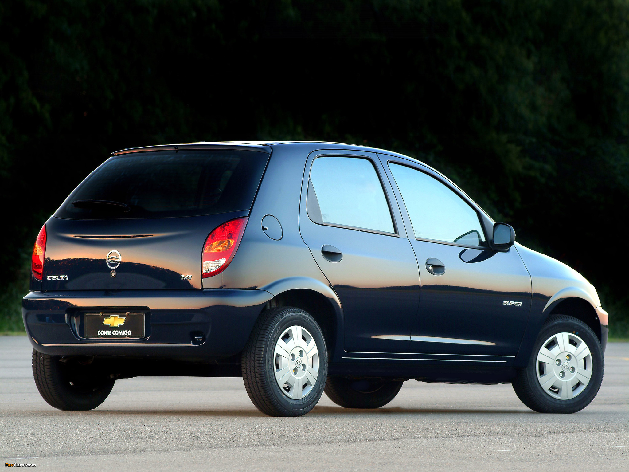 Images of Chevrolet Celta 5-door 2002–06 (2048 x 1536)