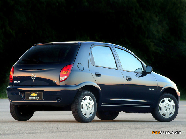 Images of Chevrolet Celta 5-door 2002–06 (640 x 480)